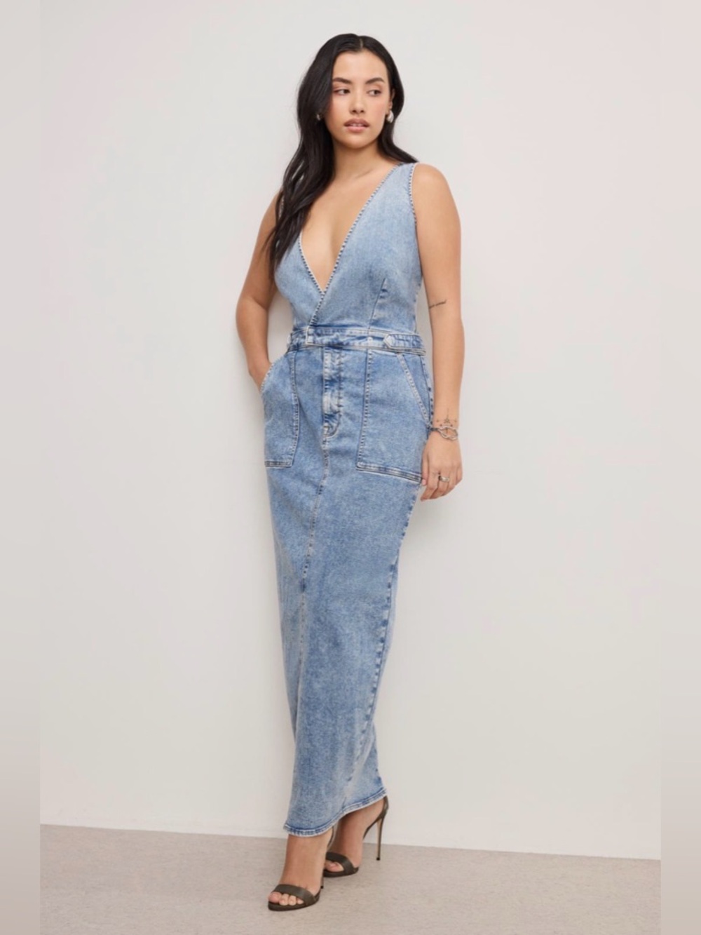 GOOD AMERICAN Fit For Success V-neck Maxi Dress in Indigo780 - Picture 3 of 9